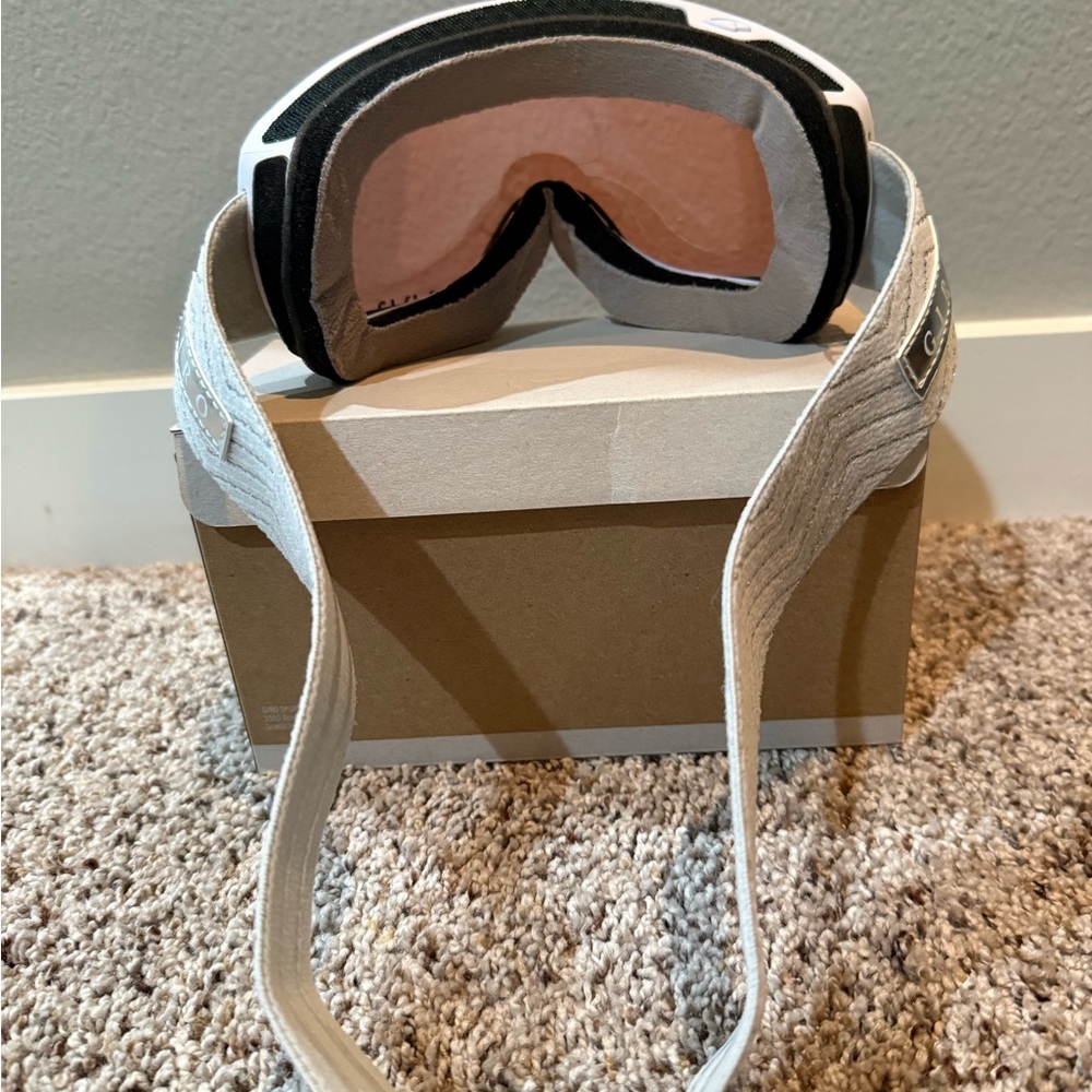 Snowboarding Goggles - Picture 5 of 7